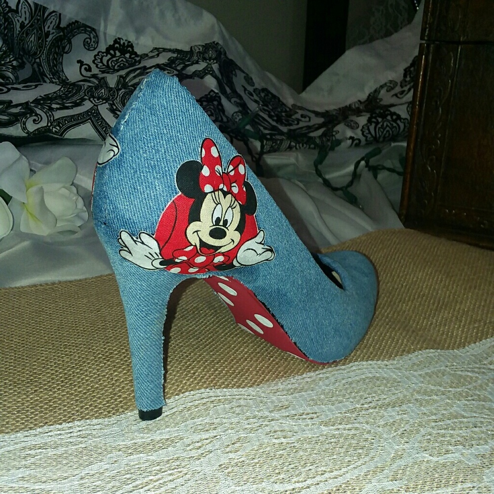 💥COMING SOON💥 CUSTOM MADE MINNIE MOUSE HEELS - Picture 3 of 7